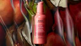 Se trata del nuevo serum nocturno de la línea nutriplenish™, fórmula vegana, 99% de origen natural y libre de siliconas. Hidrata con nutrientes el cabello al instante por la noche y durante todo el día