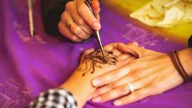 Sanidad alerta sobre estos tatuajes y pide no usarlos: Son peligrosos.
Contienen colorantes que no están autorizados para usarse sobre la piel que pueden causar enrojecimiento, dermatitis, quemaduras y alergias