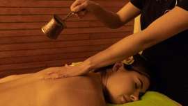 Ejemplo de emprendimiento en el mercado wellness que ayuda a los clientes a dejar de lado el estrés cotidiano y a fortalecer su bienestar integral