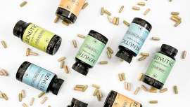 Fórmulas de calidad, con dosis eficaces, para todas aquellas personas que desean empezar a introducirse en el mundo del cuidado desde el interior. Una filosofía juvenil, dinámica, eco friendly, 100% vegana y con envases biodegradables PET