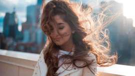 La tiroides es una glándula que interviene en funciones importantes del organismo, entre las que se encuentra el desarrollo celular que afecta al crecimiento natural de los folículos pilosos, según los expertos de Hospital Capilar