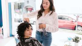 Según el informe Beyond Beauty de StyleSeat, 2 de cada 5 clientes utilizan a sus peluqueros como confidentes
