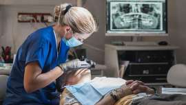 Fresh Smile es el tratamiento más completo de Dental Studio. El protocolo incluye tres técnicas diferentes y se puede realizar en una sola sesión; tan solo dependerá de las características o la salud bucodental del paciente