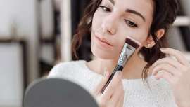 La maquilladora Cristina Lobato recomienda empezar por el tratamiento facial antes del maquillaje. Para una piel seca es especialmente importante este paso