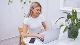 Jerónimo Ors, farmacéutico y director de la firma de cosmética natural Cosméticos Paquita Ors, recomienda realizar ejercicio físico, evitar las grasas saturadas y hacer uso de la cosmética para acabar con la piel de naranja