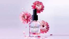 Huile de Beauté permite que la piel apagada por los cambios hormonales recupere flexibilidad, confort, luminosidad y suavidad. La piel se revitaliza, se nutre y puede recibir mejor los cuidados posteriores