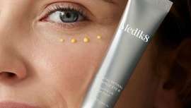 Depois de triunfar com Crystal Retinal, agora chega a sua versão em contorno de olhos. O primeiro tratamento com retinal de potência clínica do mercado e com diferentes percentagens para fazer as delícias de até peles mais sensíveis  