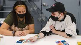 La soledad plantea riesgos tan mortales como fumar