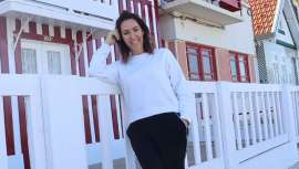 Raquel Saiz inicia una aventura única dando la vuelta al mundo en busca de nuevas experiencias y conocimientos, con el objetivo de transformar su realidad y enriquecer aún más la que considera la profesión más bonita del mundo: la peluquería