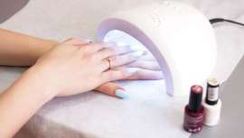 La exposición a estas radiaciones es entre seis y ocho veces menor que un día de verano bajo el sol, tal y como han explicado los especialistas en dermatología del Grupo Español de Fotobiología de la AEDV 