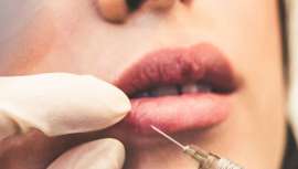 Los implantes de relleno con una finalidad médica reconstructiva, así como los que tienen una finalidad exclusivamente estética, tienen que cumplir con la legislación de los productos sanitarios