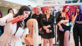 El objetivo de esta unión se centra en la campaña Beauty Starts Within! sobre el papel vital que desempeñan los estilistas para sus clientes, reconociéndoles en el Día Nacional de Concientización sobre la Salud Mental del Peluquero (27 de mayo)