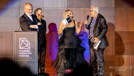 Aprovecha la oportunidad y no dejes pasar la ocasión de disfrutar de la Gala Galardón Revelación Nacional IV Edición en Valencia, quedan ya muy pocas plazas. La celebración de la unión de belleza, peluquería y moda en un galardón sin precedentes