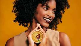 Su producto estrella, el Oro Africano, que es manteca de karité 100% pura y certificada en origen, ha superado ya las 100.000 unidades vendidas a través del canal farmacia y de su propia web