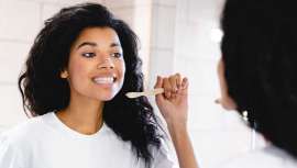 Existen infecciones dentales que impactan en la salud de todo nuestro organismo, llegando a afectar incluso a la caída del cabello al provocar mayor riesgo de desarrollar alopecia areata, un tipo de calvicie que afecta al 2% de la población mundial