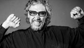 Poeta, peluquero, pintor, fotógrafo, escritor y comunicador incansable. Llongueras ha sido y seguirá siendo único, pionero de la peluquería moderna, inspiración para miles de profesionales peluqueros 