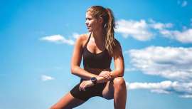 A menudo, el uso de crema solar por parte de los deportistas se relega a un segundo plano por considerarse incómodo e innecesario, cuando en realidad debe ser el primer paso antes de comenzar a hacer deporte al aire libre