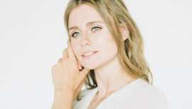 Este láser de rejuvenecimiento facial es indoloro, no invasivo y en pocas sesiones se consiguen unos resultados óptimos