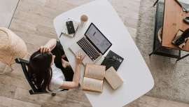 Germaine de Capuccini Goya nos da las recomendaciones para lidiar con el teletrabajo incorporando hábitos saludables a la vida diaria y nos presenta sus servicios en dietética y nutrición