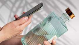 Reveo unifica la seguridad física y digital contra las falsificaciones, para la securización de productos de todo tipo que aúna capas de tintas, holografías y códigos QR inviolables, con una aplicación móvil de validación de datos muy fácil de usar