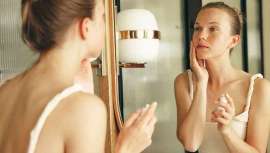 Lorena Escrivá, farmacéutica, directora técnica de Lab. Mabo Farma, y Paloma Sancho, periodista de belleza y creadora de la marca SkinRoutine by Paloma Sancho, revelan las claves sobre el principio activo de uso nocturno e incluyen un manual de uso