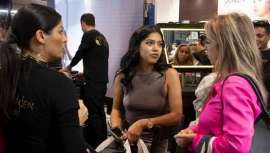 O tocado y hundido. En un juego al despiste, Salón Look vuelve a cambiar sus fechas ante la criticada decisión de celebrarse durante el puente de la Hispanidad, con una justificación: ¿vía libre por la nueva cita de las elecciones generales? 