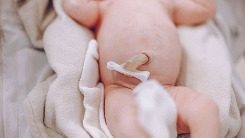 Restos de produtos cosmticos descobertos no cordo umbilical de recm-nascidos