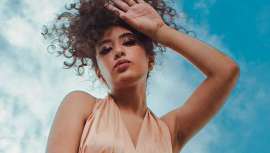 El verano está a la vuelta de la esquina y con él llegan las altas temperaturas que desafían la duración del maquillaje. ¿Te gustaría conocer los trucos infalibles para conseguir un look fresco y resistente al calor? 