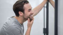 Gentleman Cosmetic enumera una serie de consejos prácticos y productos imprescindibles para apostar por el maquillaje masculino