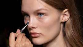 Cristina Lobato, una de las maquilladoras más solicitadas de nuestro país, sabe cómo sacarle definitivamente el máximo partido a tu corrector makeup, pero además cómo hacerlo correctamente para parecer más joven 