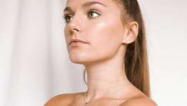 ¿Padeces de granitos en cara y cuerpo? Si habías pensado que esta afección cutánea era únicamente parte de la adolescencia, desgraciadamente no. Sin embargo, se puede combatir y solucionar. Los expertos de I+D+i de 180 The Concept cuentan cómo