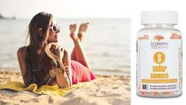 Solar Gummies de Salerm Cosmetics é o complemento alimentar à base de vitamina, carotenos e cobre, com edulcorantes para ajudar a pele a manter a sua pigmentação e as suas células a protegerem-se do stress e dano oxidativo causado pelo sol