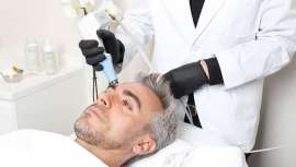 Con una larga trayectoria en tratamientos faciales y corporales, así como en dermocosmética, los doctores de la nueva clínica, contemplan cuidarse como un acto de amor propio, aconsejando siempre desde la innovación y la empatía