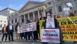 La imagen personal madrileña se moviliza con motivo de las elecciones generales con una nueva concentración para exigir la restitución del IVA reducido en los programas electorales para un sector esencial cada vez más precarizado
