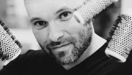 Coincidiendo con su estancia en México, como estrella destacada en Belleza Fest, Alexander celebrará su cumpleaños, 45 años, siendo uno de los profesionales estilistas más aplaudidos desde su llegada a nuestro país y hasta ahora 