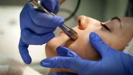 Una de las técnicas más novedosas de la medicina estética que no requiere pinchazos para transformar y rejuvenecer la piel y que ya practica la doctora Pilar Benito, directora médica de Slow Life House