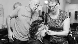 En el mundo de la peluquería, mantenerse actualizado y ofrecer servicios de temporada es fundamental para satisfacer las necesidades cambiantes de los clientes. Y no solo eso, para ello, hace falta ¡formación! Carol Bruguera, lo tiene claro 