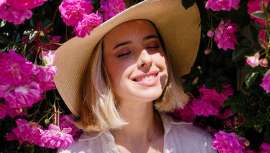 Seamos sinceras, todas hemos fantaseado con ser igual que ella y vivir en un mundo divertido y de color rosa vibrante