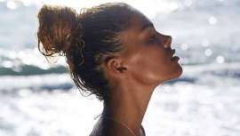 Te revelamos 5 productos de belleza infalibles que, además de realzar tu belleza natural, te protegen de los rayos solares y cuidan tus cejas y pestañas