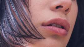 El farmacéutico Vicente Calduch, CEO de Laboratorios Calduch y quinta generación, nos da 5 consejos para que esta parte tan delicada del rostro no sufra durante los meses más cálidos del calendario