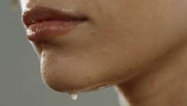 El sudor es uno de los grandes enemigos de la piel, asegura Cristina Galmiche, referente en el cuidado de la misma con más de 38 años de experiencia. Unido a la humedad, se convierte en el caldo de cultivo perfecto para que el sebo sea bloqueado