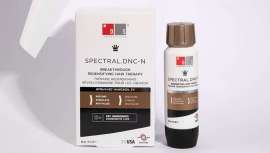 El tratamiento idóneo tanto para hombres como para mujeres con alopecia androgenética, así como pacientes a los que se les ha realizado un trasplante capilar y quieren proteger los folículos trasplantados y favorecer el crecimiento del cabello