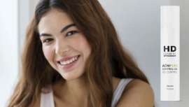 Refresca e hidrata la piel, ayuda a controlar el exceso de sebo a la vez que matifica y calma y mantiene el equilibrio de la barrera cutánea