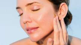 Total Repair Blauceldona cuenta con un dispositivo profesional que combina la cromoterapia con un nebulizador que potencia los efectos de la aplicación de luz pulsada intensa, y el cóctel de activos de aplicación tópica adecuado a cada necesidad