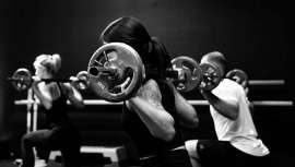 A partir de los 40, las mujeres nos enfrentamos a nuevos desafíos físicos donde los entrenamientos de fuerza se convierten en el mejor aliado, junto con una dieta sana y determinados suplementos