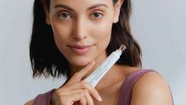 Este producto ofrece una mirada revitalizada y despierta al instante, corrigiendo las ojeras y reduciendo las líneas de expresión. Los resultados son visibles a partir de dos semanas