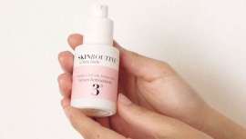 Vitamina C al 10%, Ácido Ferúlico al 0,5% y Ácido Hialurónico forman un cóctel antioxidante-hidratante, que ayuda a mejorar y proteger la piel de los daños producidos por el sol y la contaminación