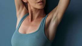 En la categoría de desodorantes, la demanda de los consumidores tiende hacia ingredientes más seguros y naturales que combinen la eficacia en la absorción del sudor y enmascaren el olor corporal, respetando su piel y ofreciendo una experiencia sens