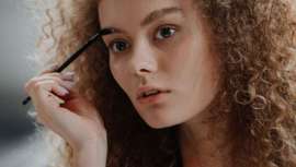 Naturales, rectas, plumas, en bloque, aspecto mojado...Descubre algunos de  los éxitos de esta temporada de la mano de las expertas de Wiñk