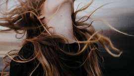 Es una de las últimas innovaciones presentes en el Centro de estética y medicina estética Silvia Giralt, utiliza una tecnología patentada que combina la exfoliación, la limpieza profunda y la infusión de sueros específicos para el cuero cabelludo